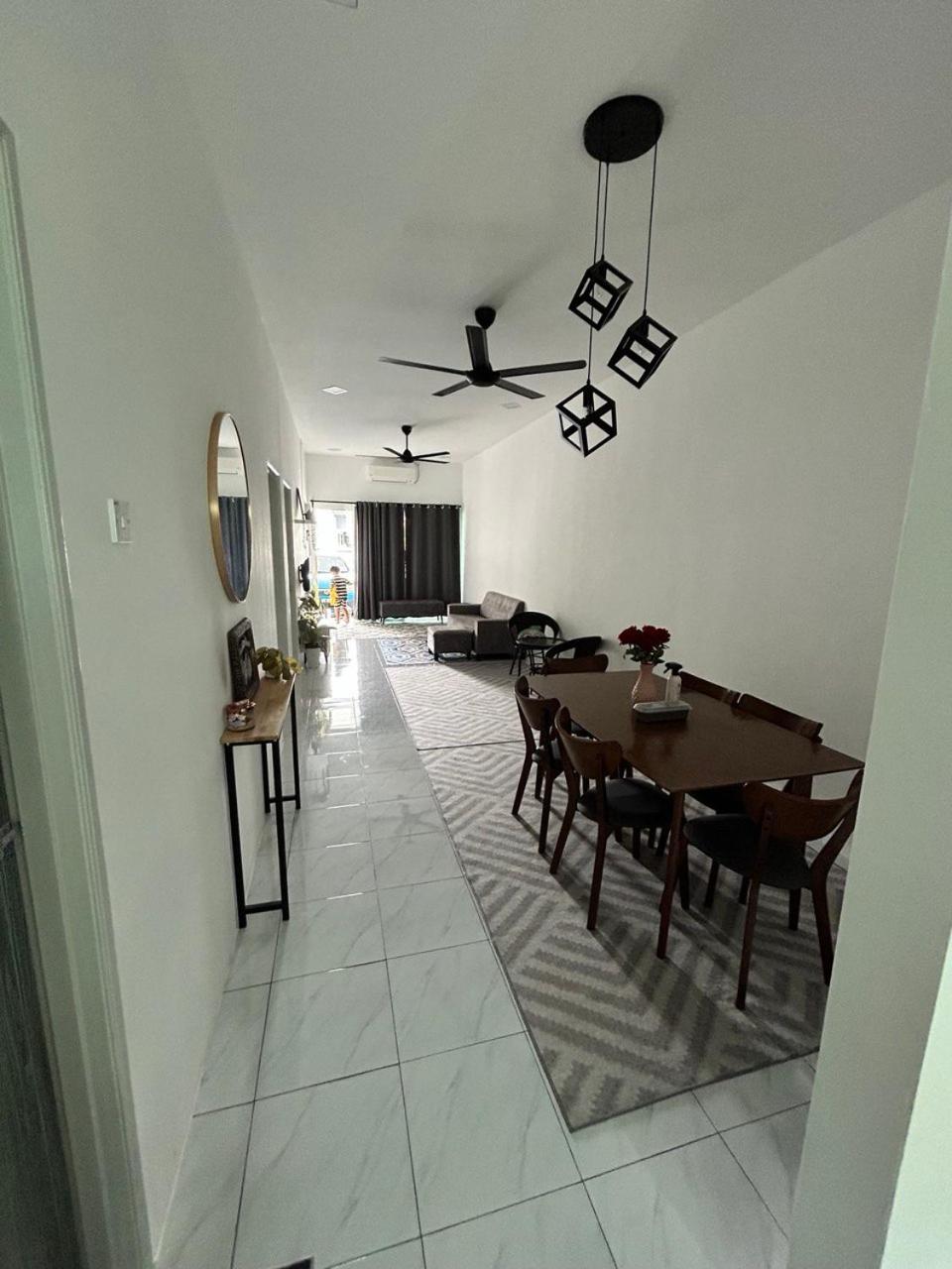 Zh Homestay Teluk Batik Лумут Экстерьер фото